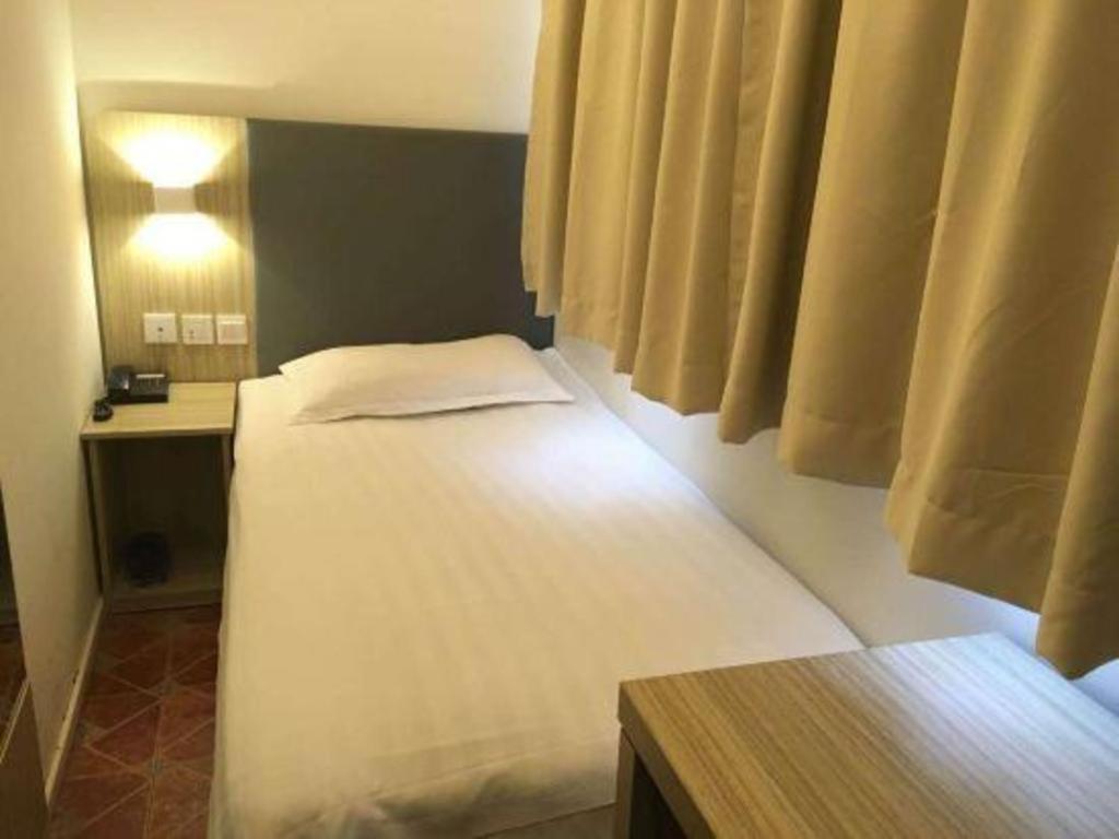 Hotel Hi Liangpin Xujiahui Tianlin Road