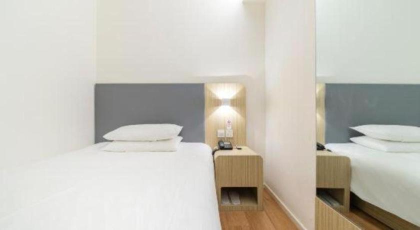 Hi Liangpin Xujiahui Tianlin Road Hotel 2*
