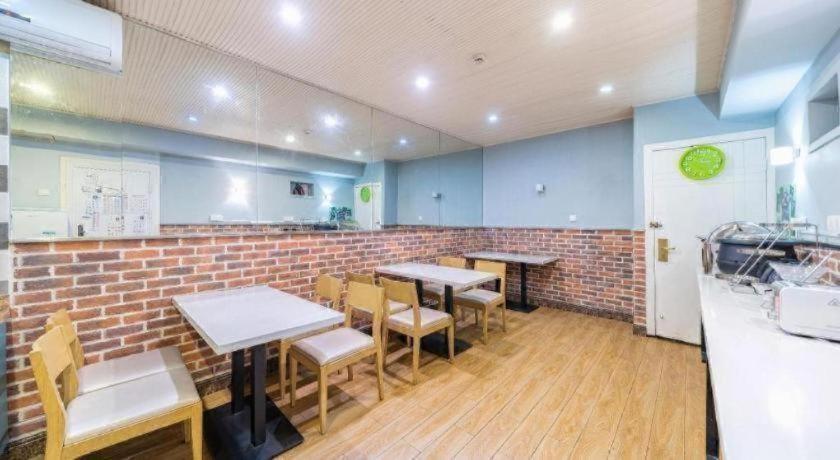 Hi Liangpin Xujiahui Tianlin Road Hotel 2*