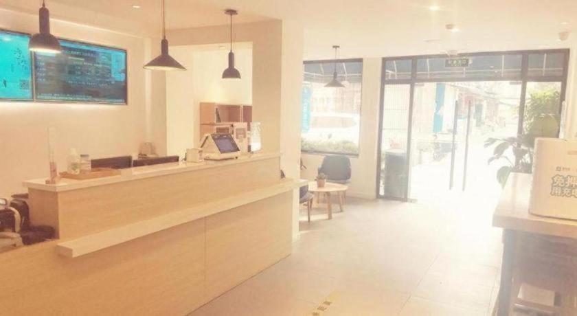 Hotel Hi Liangpin Xujiahui Tianlin Road